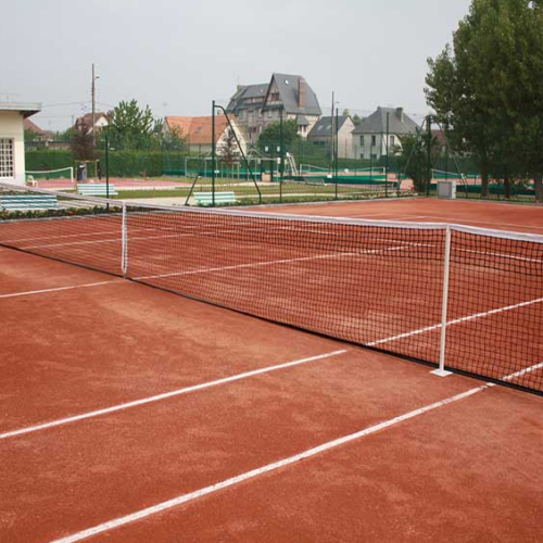 Adjusterbanden tennis 3 Tennisnet PRO. Hier afgebeeld met onze enkelspel paaltjes. Topsegment tennisnetten voor een bijzonder scherpe prijs!